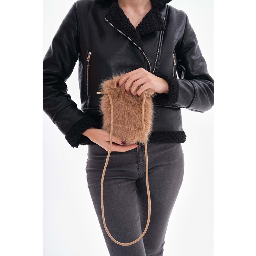 İç Kadife Astarlı Camel Renk Mini Peluş Çanta Çıtçıt Kapama