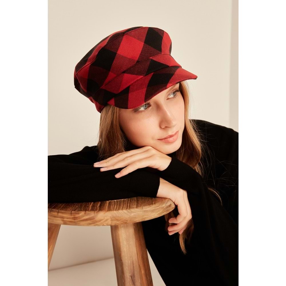 Ekose Desenli Kırmızı Kasket