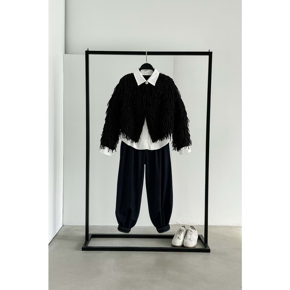 Siyah Renk Saçaklı Oversize Crop Kazak