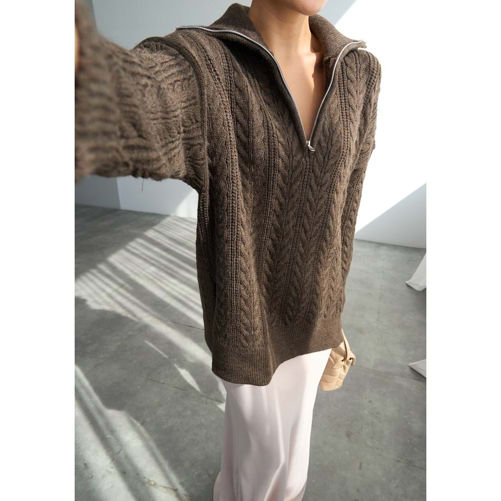 Saç Örgü Yaka Fermuarlı Kazak - Acı Kahve