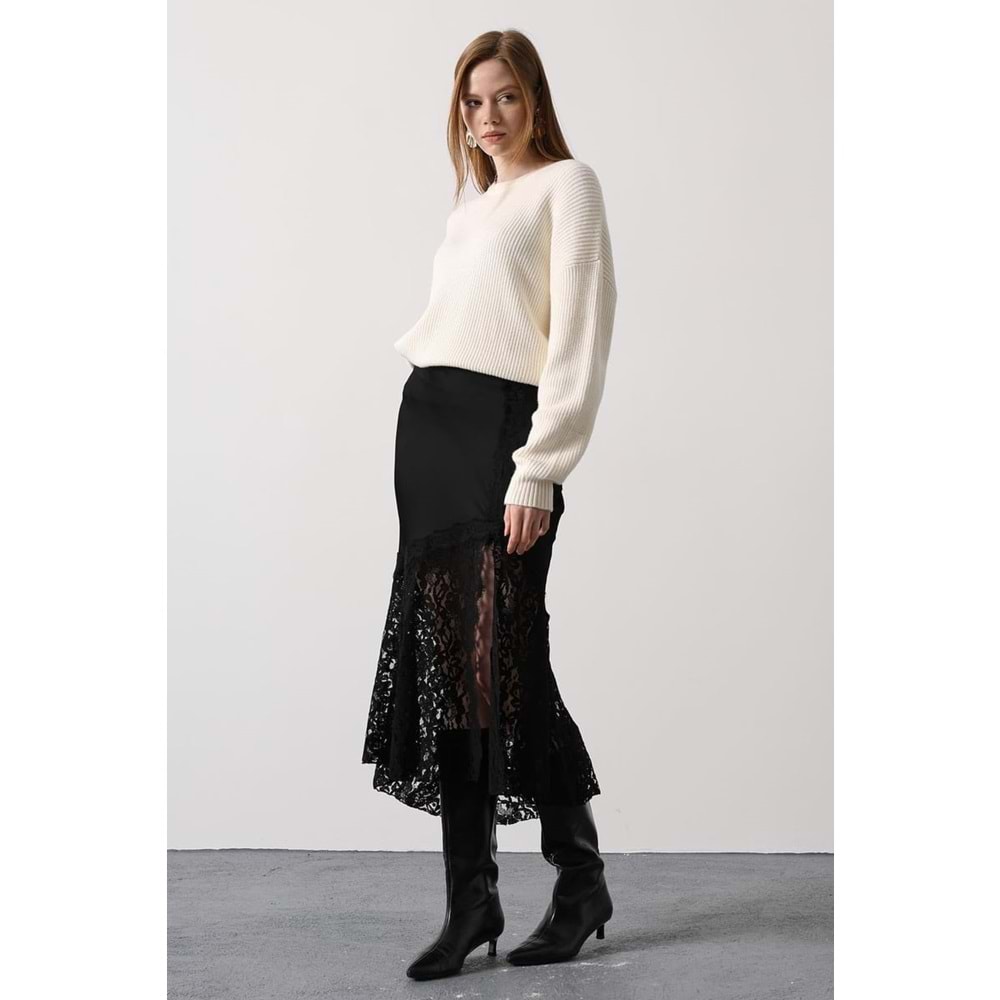 Yeni Sezon Dantelli Saten Etek Siyah Renk - Bel Fermuar Kapamalı - L