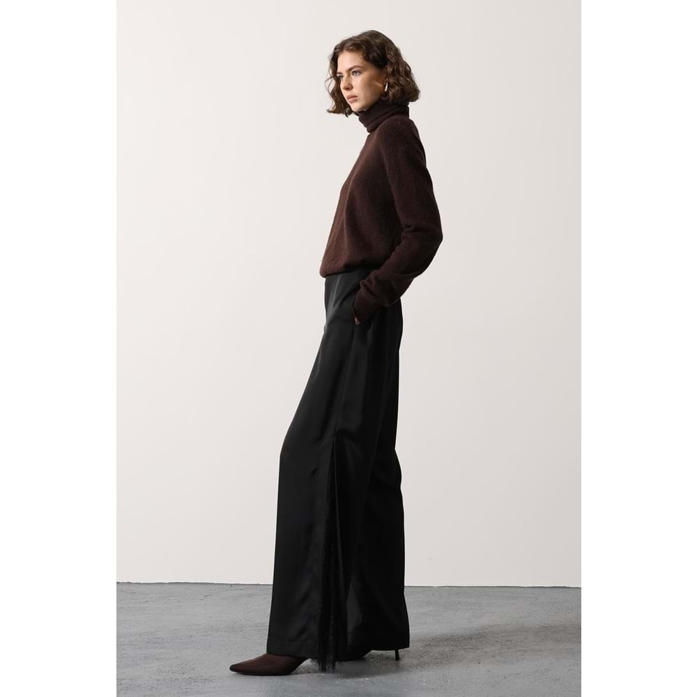 Yırtmaç Dantel Detaylı Saten Bol Paça Pantolon - L