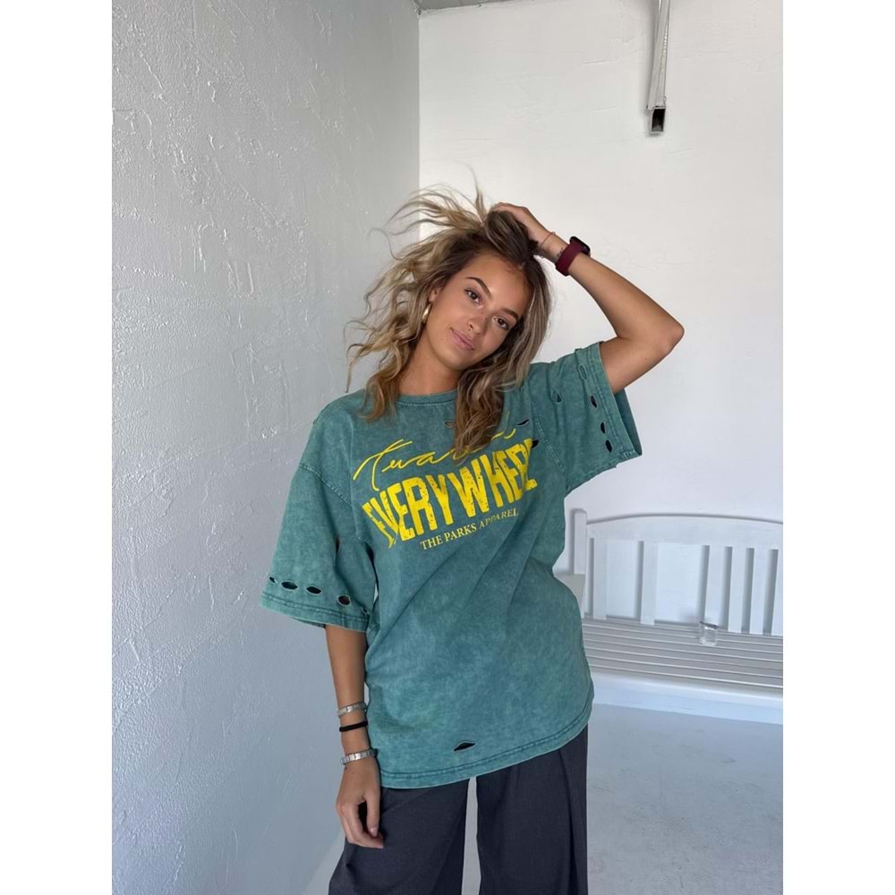 Yıkamalı Yırtık Eskitme Detaylı Pastel Yeşil Oversize T-Shirt