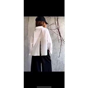 Kız Çocuk Asimetrik Kesim Sırt Yırtmaç ve Yazı Detaylı Düğme Kapamalı Beyaz Renk Gömlek