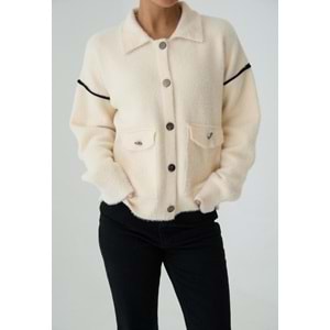 Tasarım Düğme Gümüş Detaylı Krem Renk Hırka