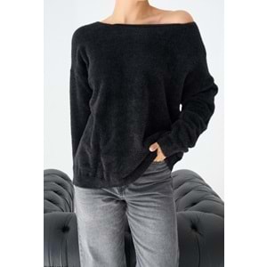 Düşük Omuz Siyah Renk Yumuşak Dokulu Triko Kazak