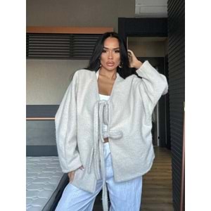 Pinterest Model Bağlama Detay Oversize Tay Tüy Hırka