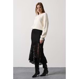 Yeni Sezon Dantelli Saten Etek Siyah Renk - Bel Fermuar Kapamalı - L