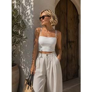 Beyaz Renk Askılı Crop Top Üst İç Dolgulu - Kendinden Sütyen Destek Pedli