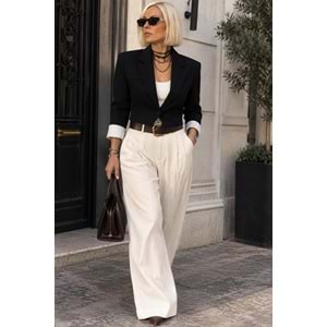 Ibeeka - Krem - Siyah Renk Crop Blazer Ceker - Çizgi Manşet Detay