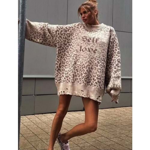 Kadın Giyim Yeni Sezon Yırtık Detaylı Leopar Self Love Tasarım Kazak