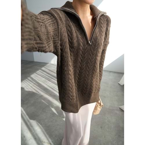 Saç Örgü Yaka Fermuarlı Kazak - Acı Kahve