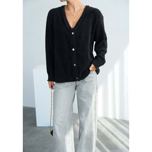 Tüylü Siyah Renk 4 Düğmeli Hırka Tasarım STD