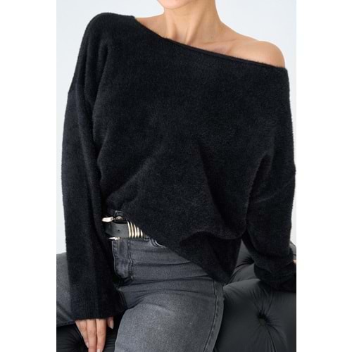 Düşük Omuz Siyah Renk Yumuşak Dokulu Triko Kazak