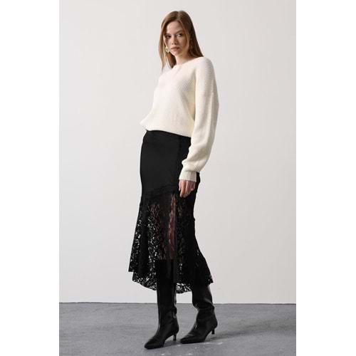 Yeni Sezon Dantelli Saten Etek Siyah Renk - Bel Fermuar Kapamalı - L