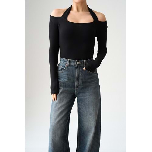 Uzun Kollu Yandan Büzgülü Boyun Detaylı Kadın Bluz - SİYAH - L