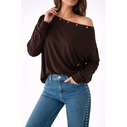 Kayık Yaka Kuş Gözü Detaylı ( Zımbalı ) Bluz - KAHVERENGİ - L