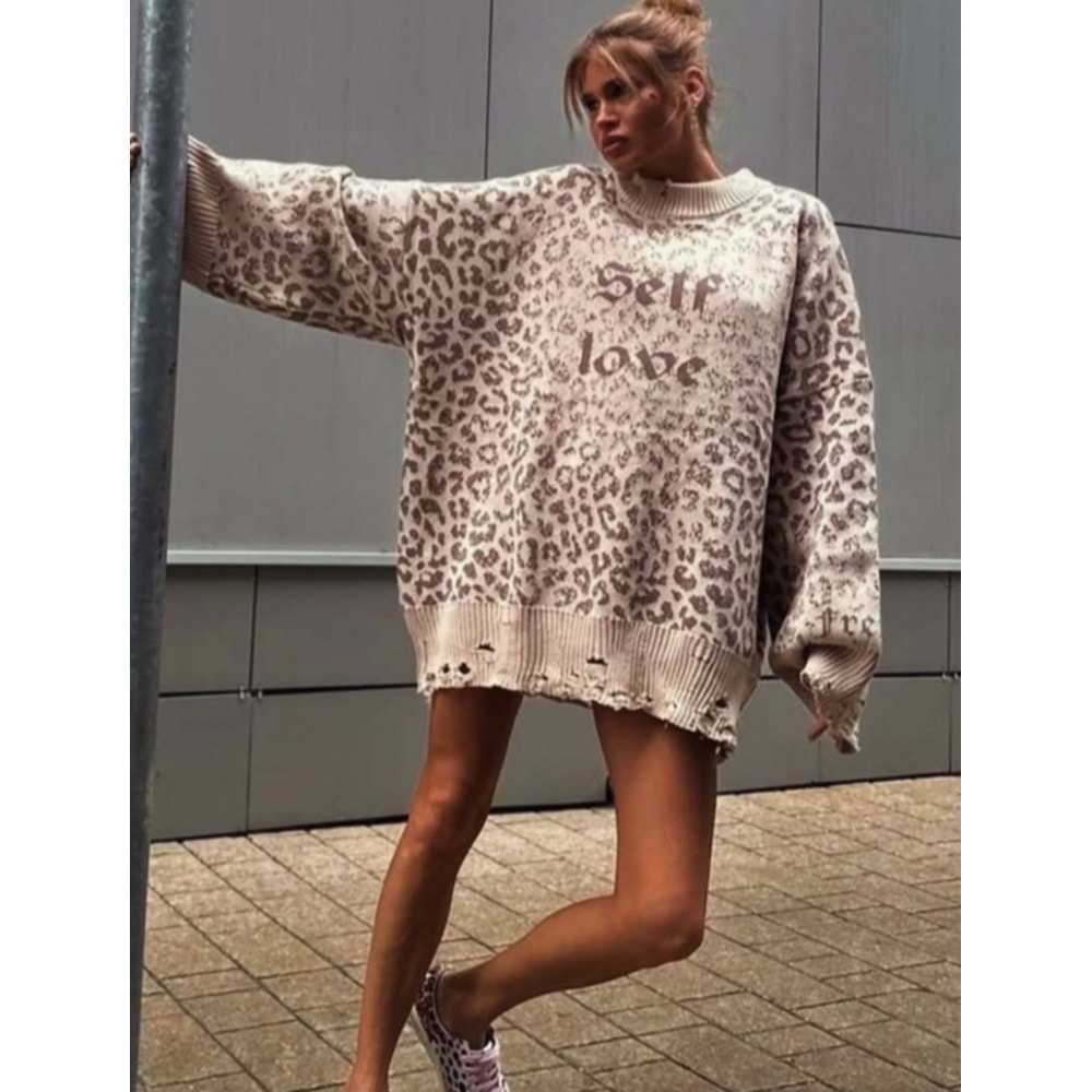 Kadın Giyim Yeni Sezon Yırtık Detaylı Leopar Self Love Tasarım Kazak