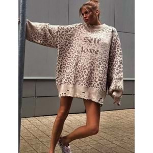 Kadın Giyim Yeni Sezon Yırtık Detaylı Leopar Self Love Tasarım Kazak