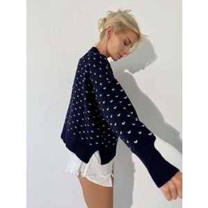 Kalp Baskı Görünümlü Lacivert Renk Kazak