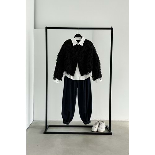 Siyah Renk Saçaklı Oversize Crop Kazak