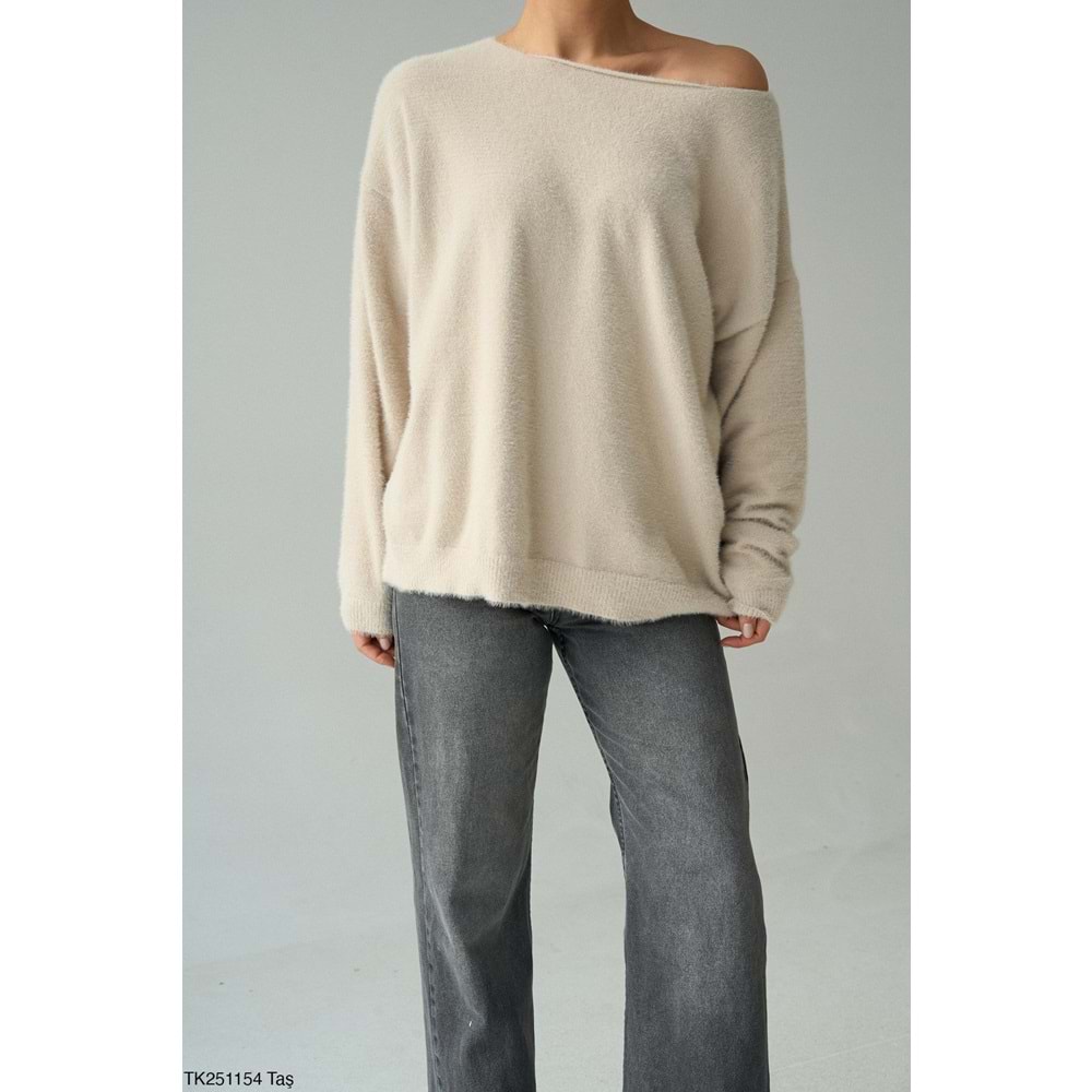 Tek Omuz Açık Düşük Yaka Krem Triko Kazak