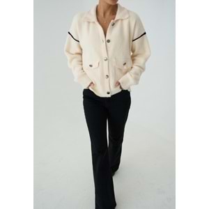 Tasarım Düğme Gümüş Detaylı Krem Renk Hırka