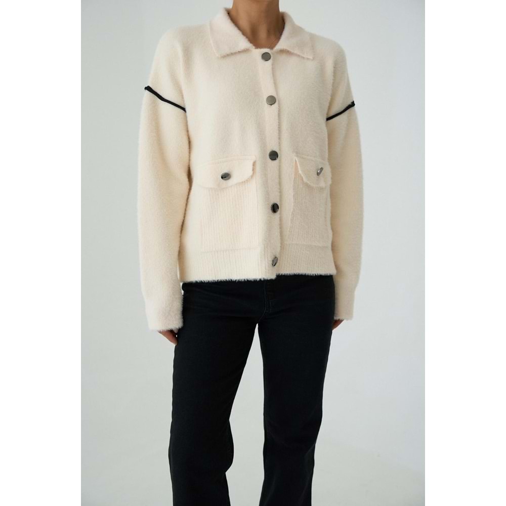 Tasarım Düğme Gümüş Detaylı Krem Renk Hırka