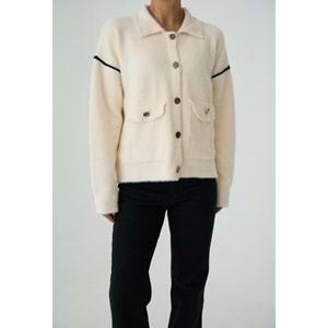 Tasarım Düğme Gümüş Detaylı Krem Renk Hırka