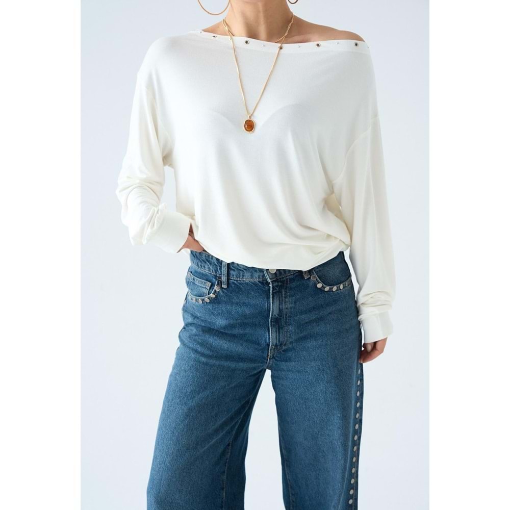 Yaka Kuş Gözü Detaylı ( Zımbalı ) Bluz