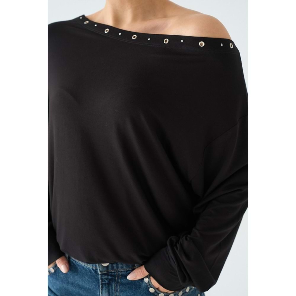 Yaka Kuş Gözü Detaylı ( Zımbalı ) Bluz