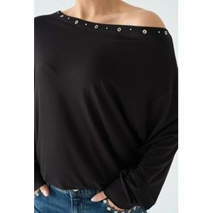 Yaka Kuş Gözü Detaylı ( Zımbalı ) Bluz