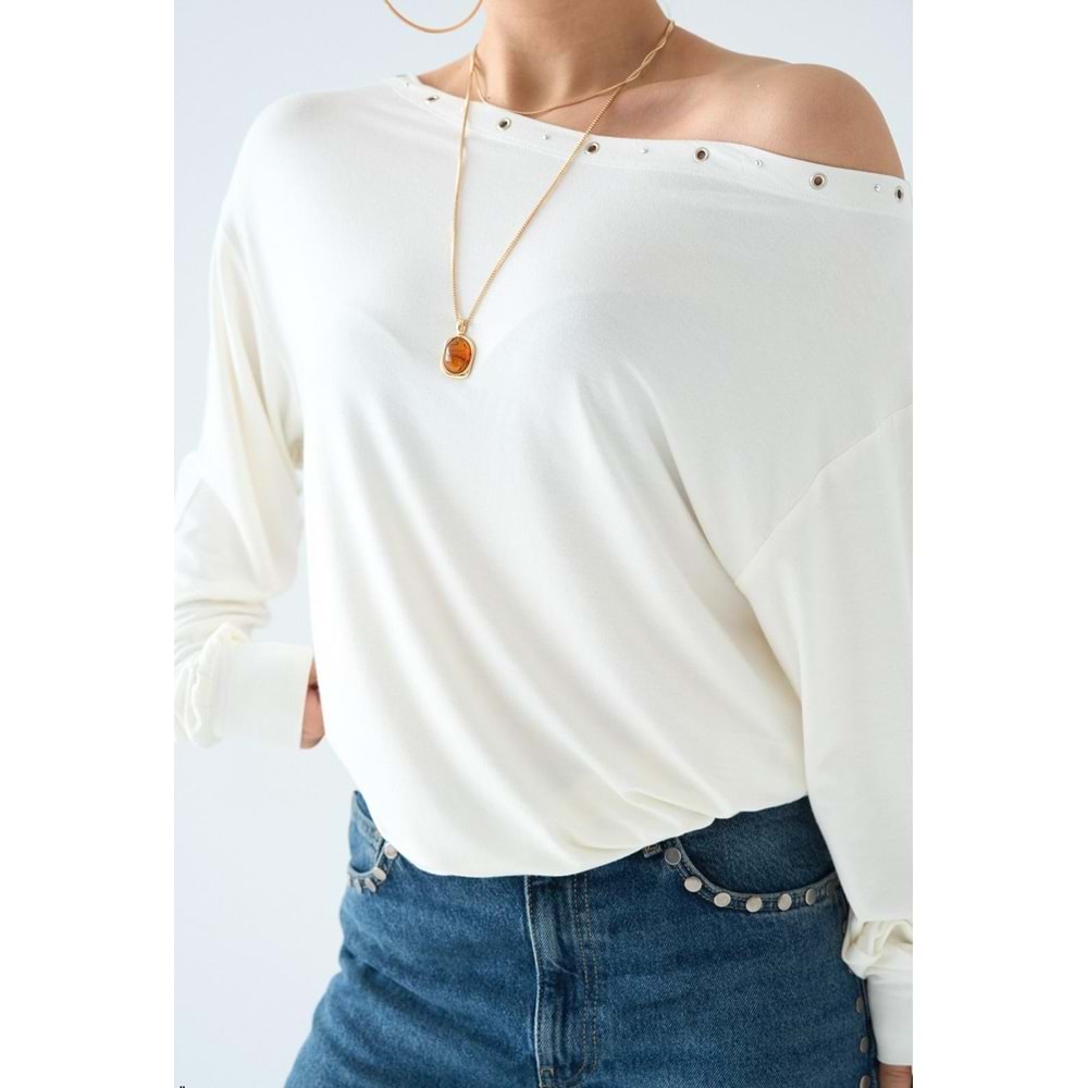 Yaka Kuş Gözü Detaylı ( Zımbalı ) Bluz