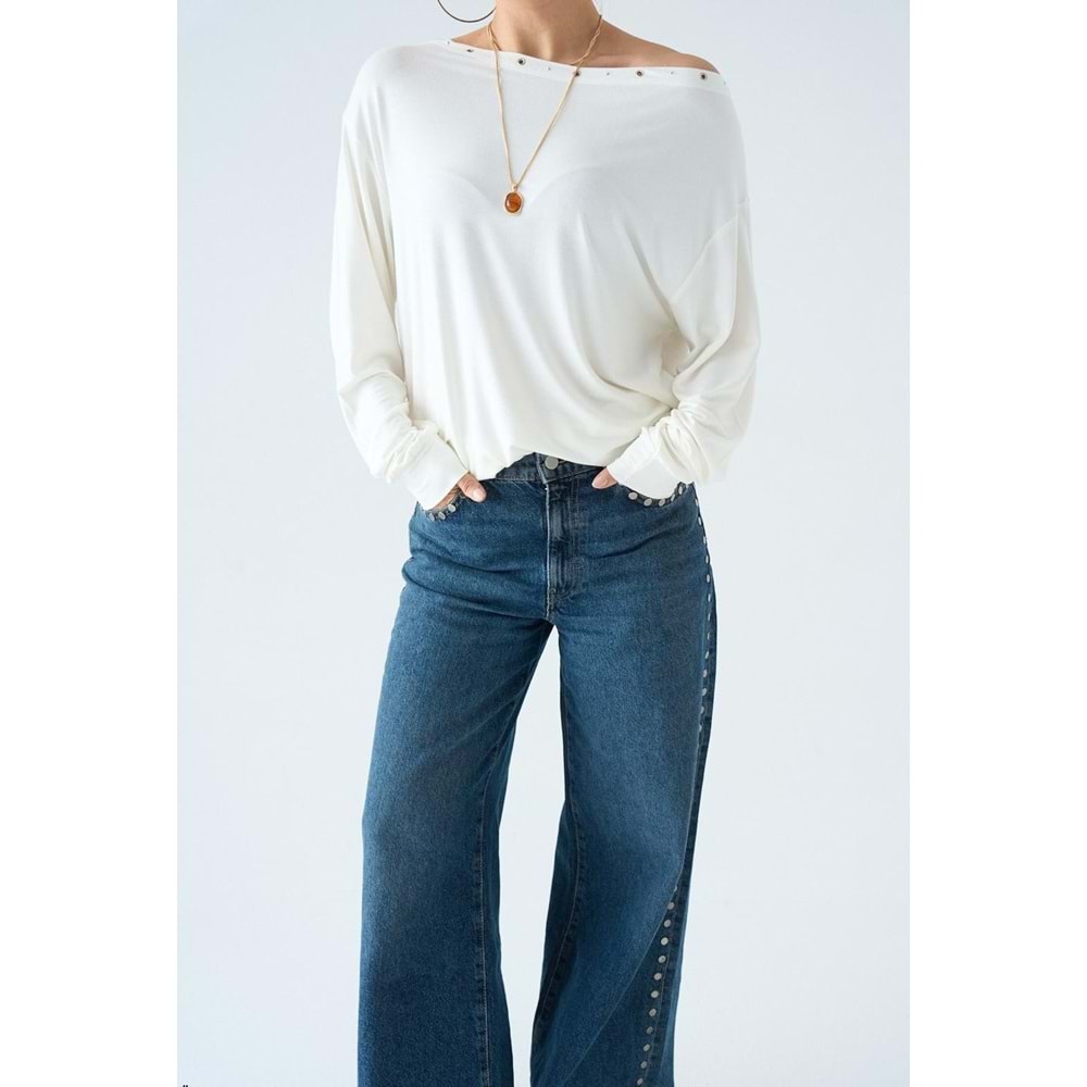 Yaka Kuş Gözü Detaylı ( Zımbalı ) Bluz