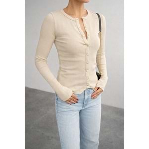 Uzun Kollu Çıtçıt Kapamalı Bluz Gold Detay Krem Renl